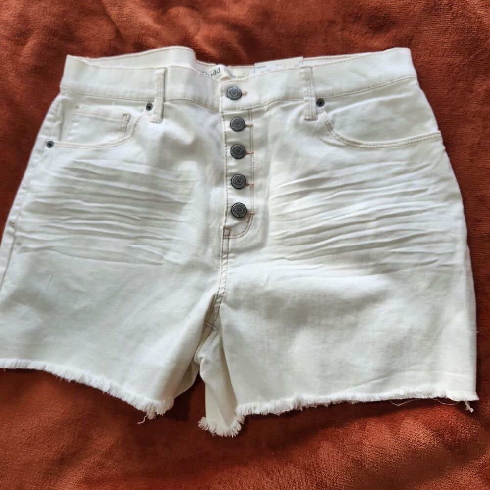 Mudd Womens Shorts Size 15 Ivory Stretch High Rise Midi Front Buttons - Picture 2 of 12